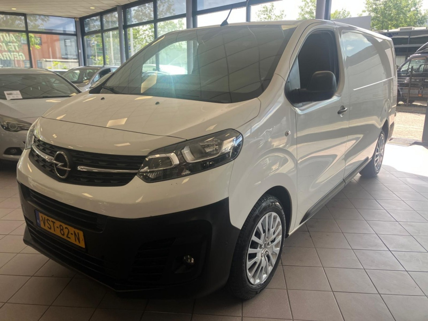 Opel Vivaro 2.0 CDTI L3H1 Innov. AUTOMAAT 82 DKM BJ 2021 !!! 2021 - voorkant
