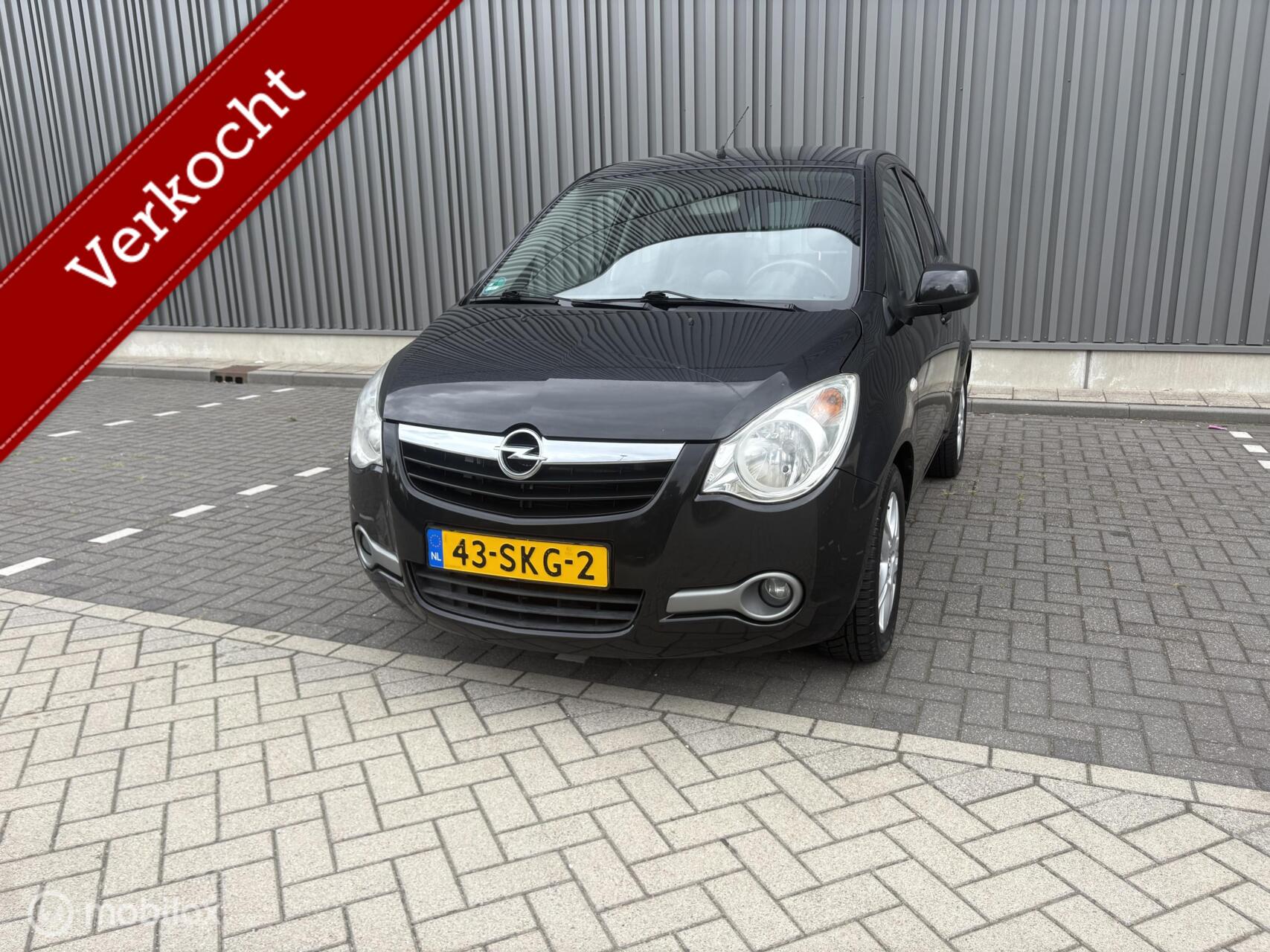 Opel Agila 1.0 Edition 2011 - voorkant
