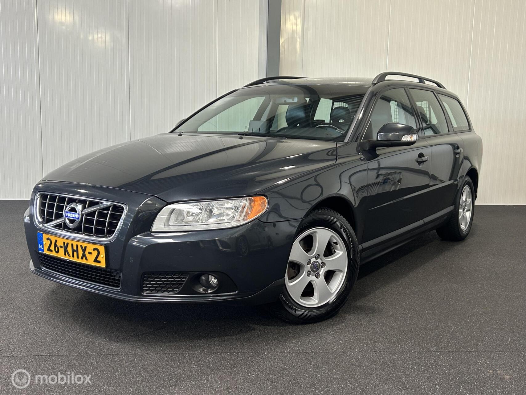 Volvo V70 2.0 Limited Edition [ NAP trekhaak leder ] 2009 - voorkant