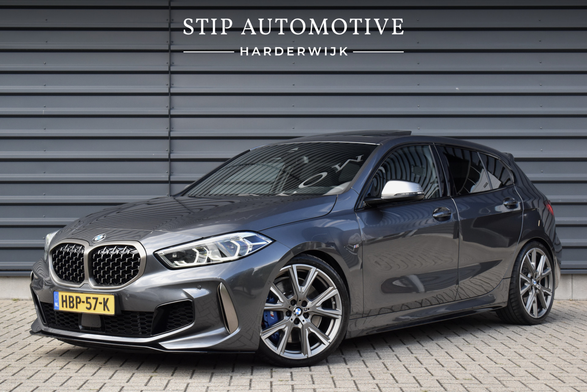 BMW M135i xDrive M135i xDrive 306pk 2021 - voorkant