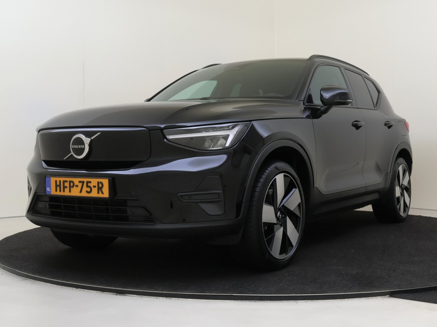 Volvo Ex40 Extended Core 82 kWh | 20” | Privacy glas | 2025 - voorkant