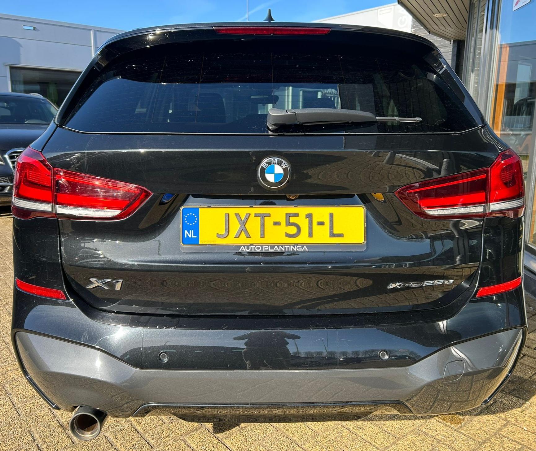 Foto van BMW X1 Xdrive25e