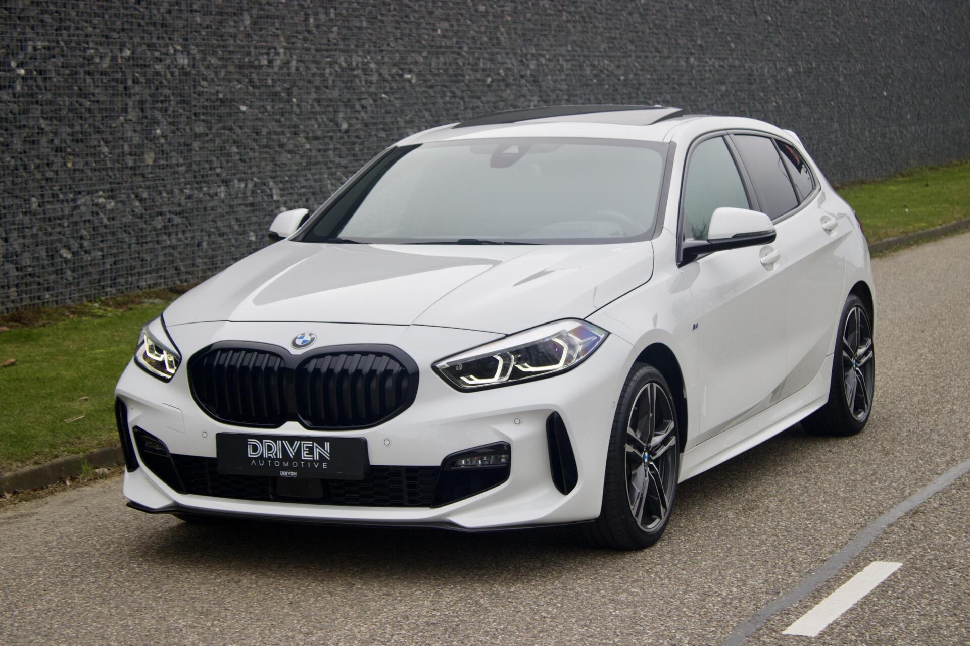 BMW 120i 120i M Sport| Pano - Digital - LED - Camera -Vol 2021 - voorkant