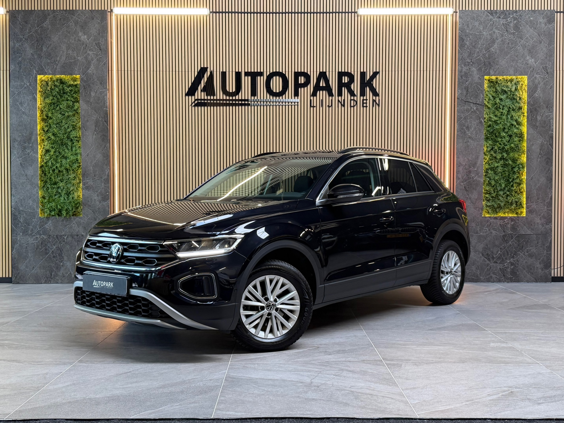 Volkswagen T-roc 1.5 TSI Life AUTOMAAT|LED|DEALER ONDERHOUDEN|STOELVERWARMING|APK|2023| 2023 - voorkant