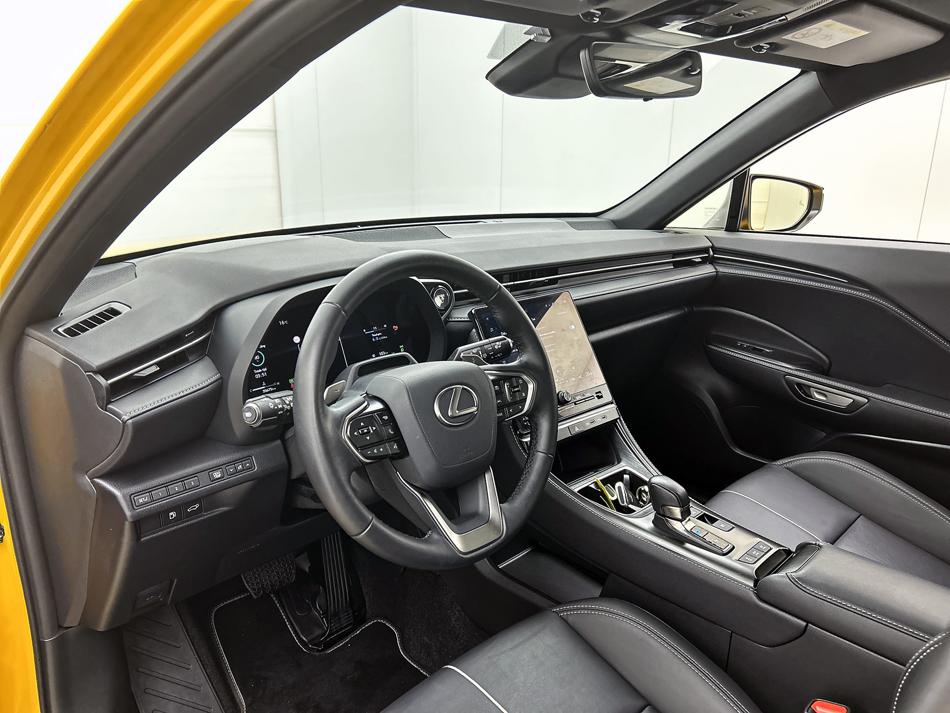 Foto van Lexus Lexus LBX