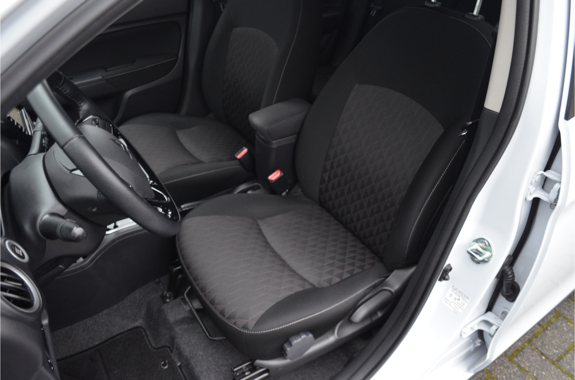 Foto van Mitsubishi Space Star