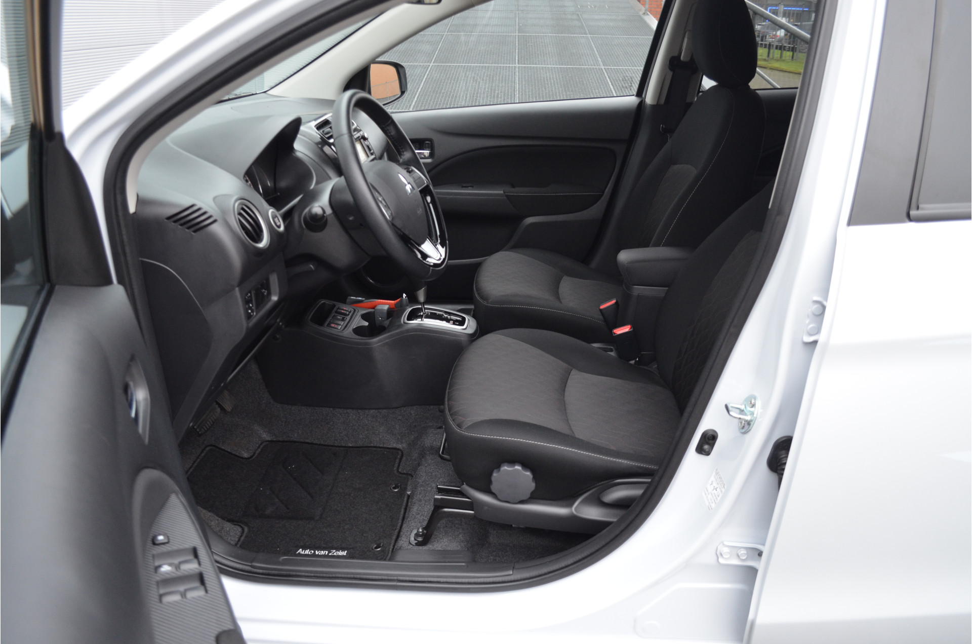 Foto van Mitsubishi Space Star