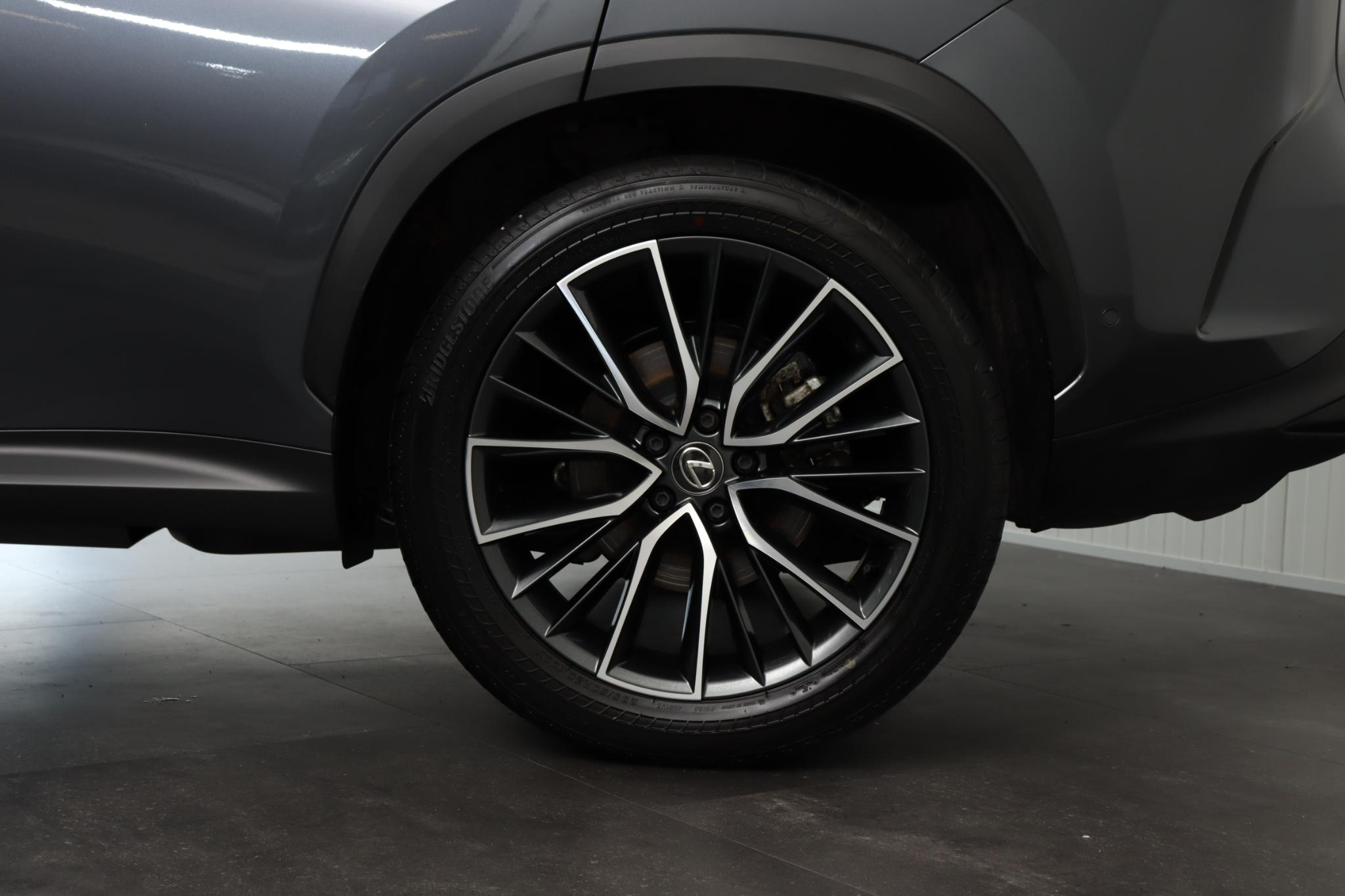 Foto van Lexus Lexus Nx450h+