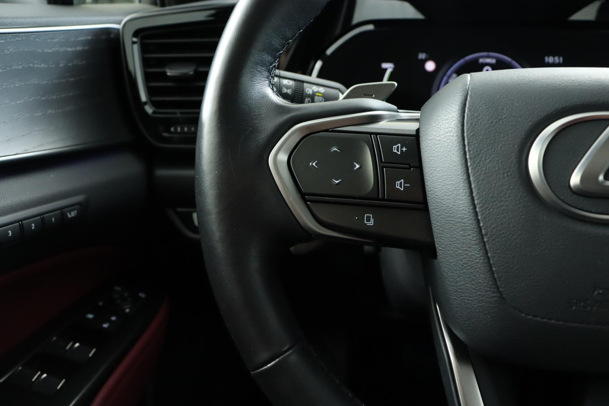 Foto van Lexus Lexus Nx450h+