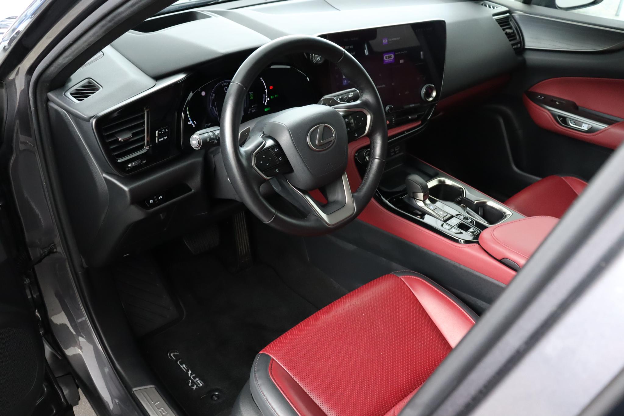 Foto van Lexus Lexus Nx450h+