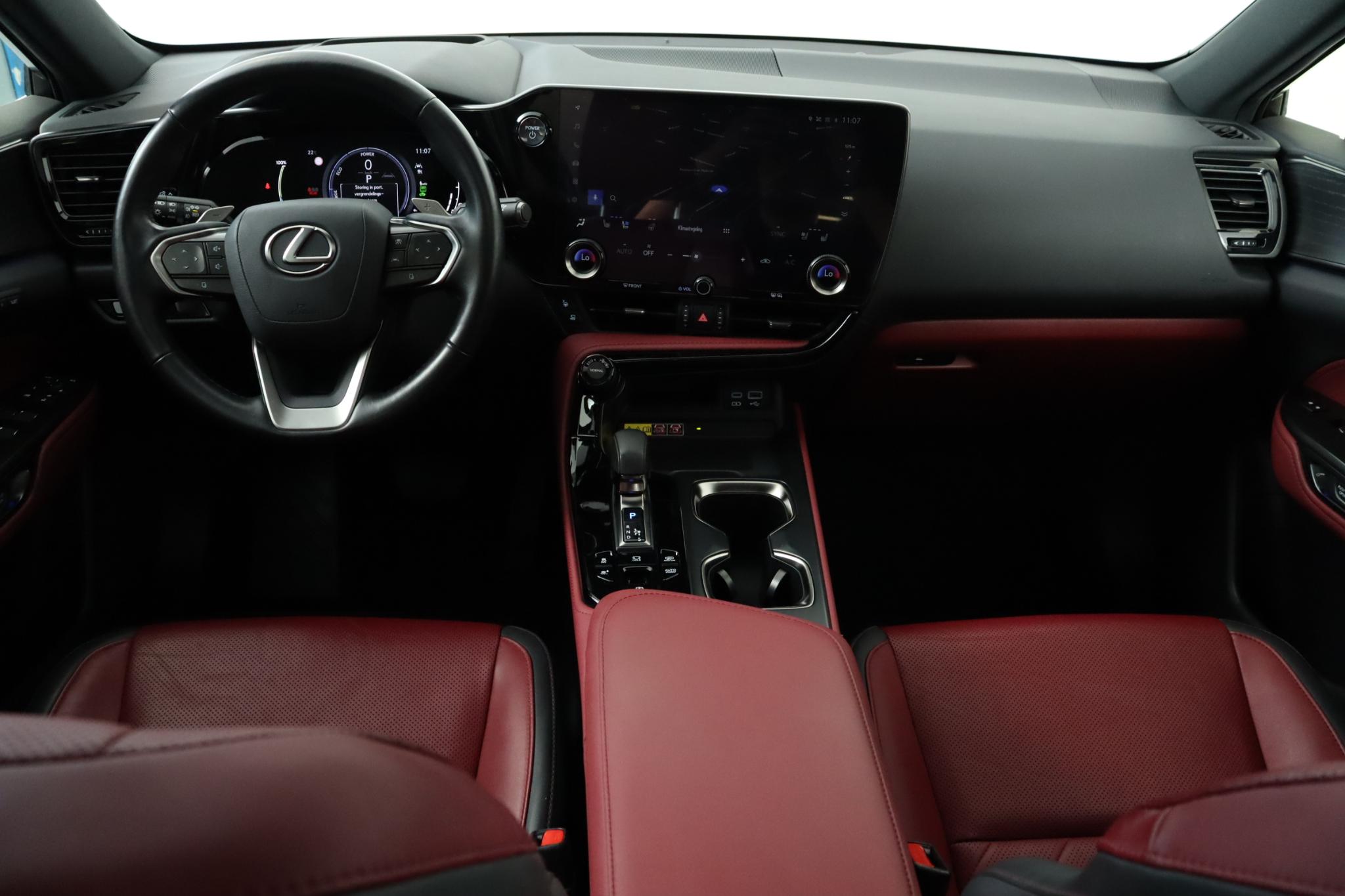 Foto van Lexus Lexus Nx450h+