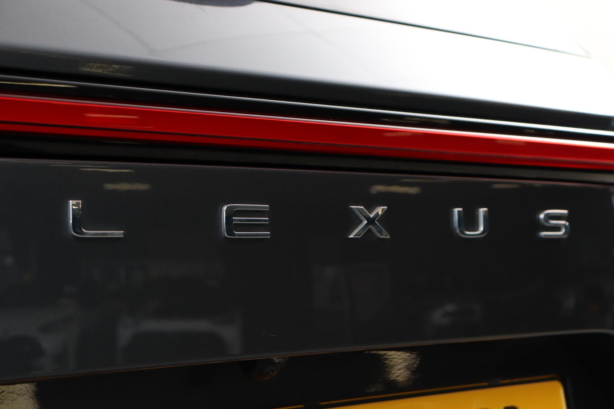 Foto van Lexus Lexus Nx450h+