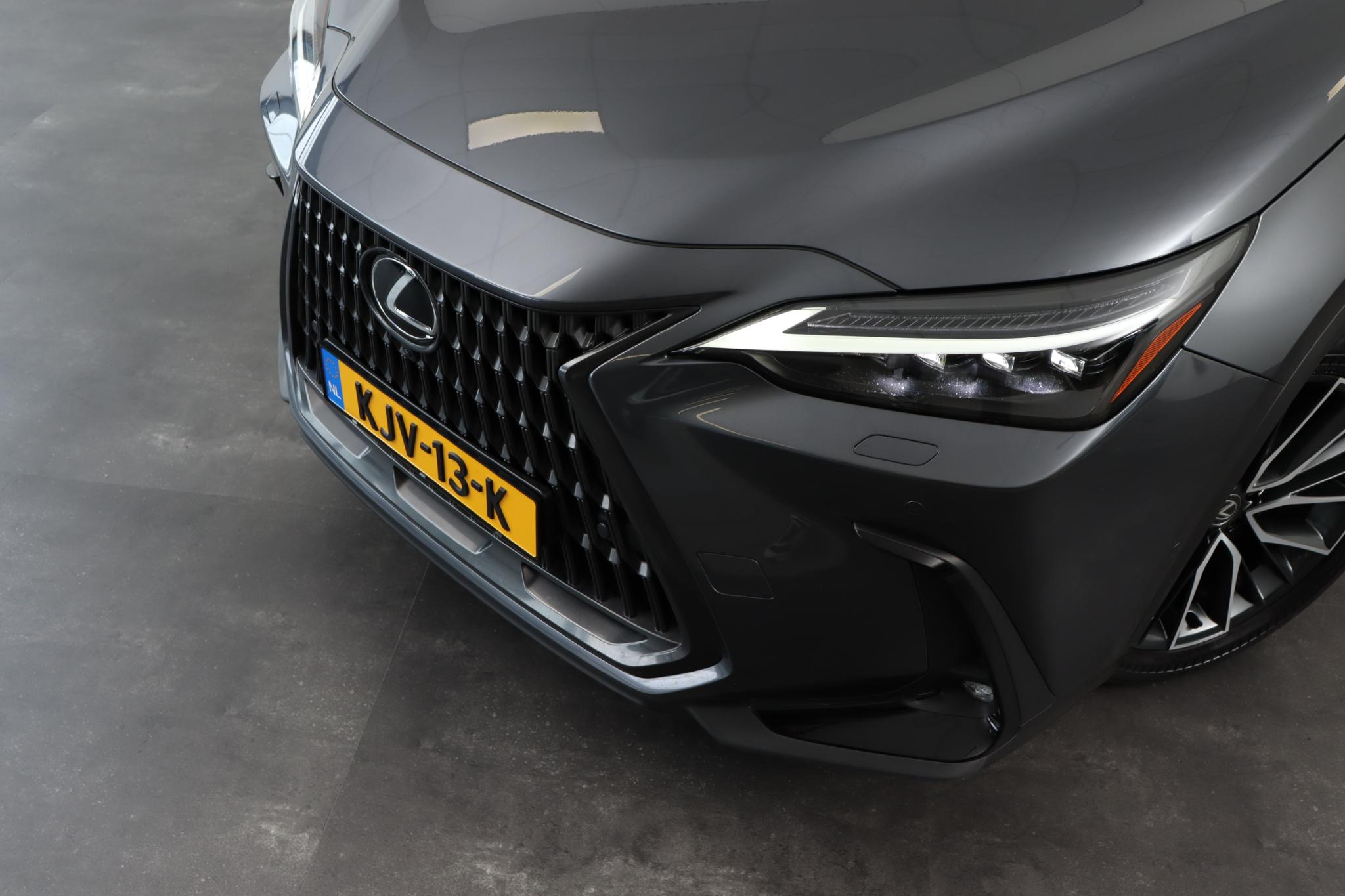 Foto van Lexus Lexus Nx450h+