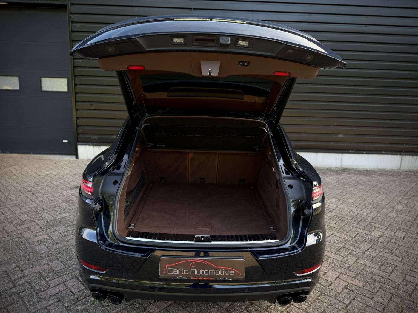 Foto van Porsche Cayenne Turbo S E-hybrid
