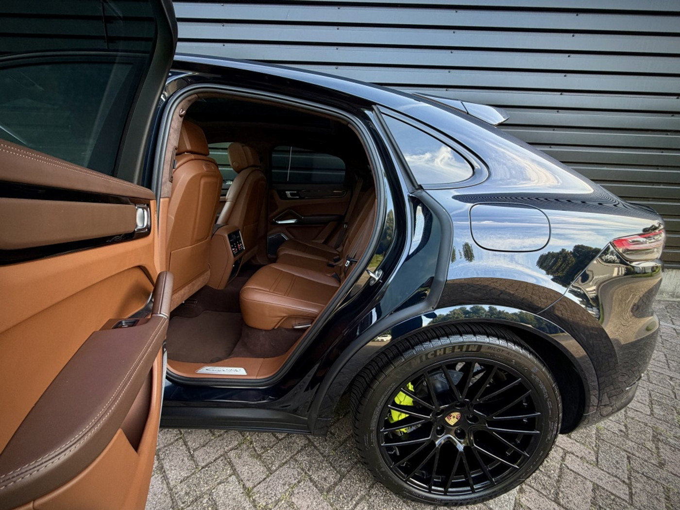 Foto van Porsche Cayenne Turbo S E-hybrid