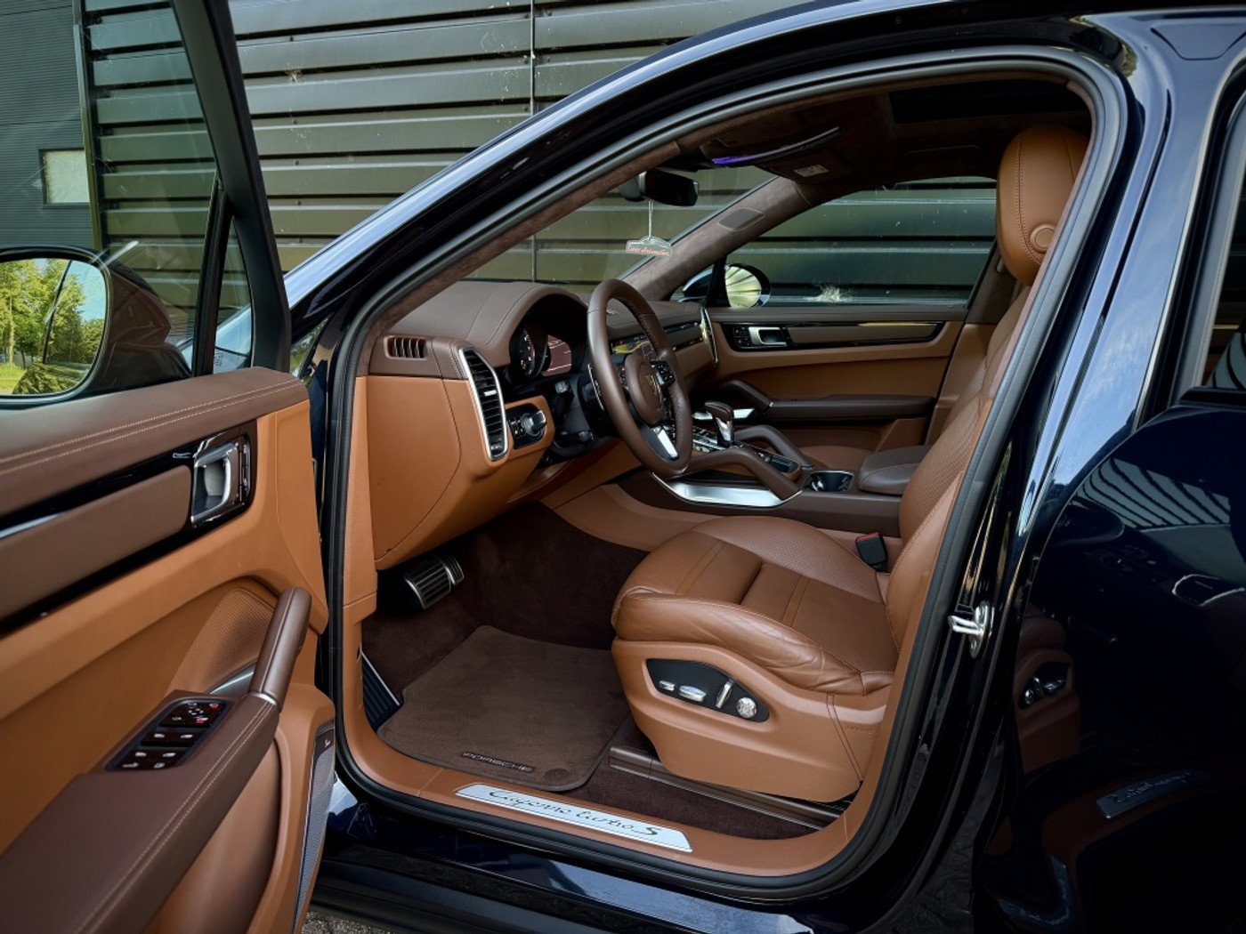 Foto van Porsche Cayenne Turbo S E-hybrid