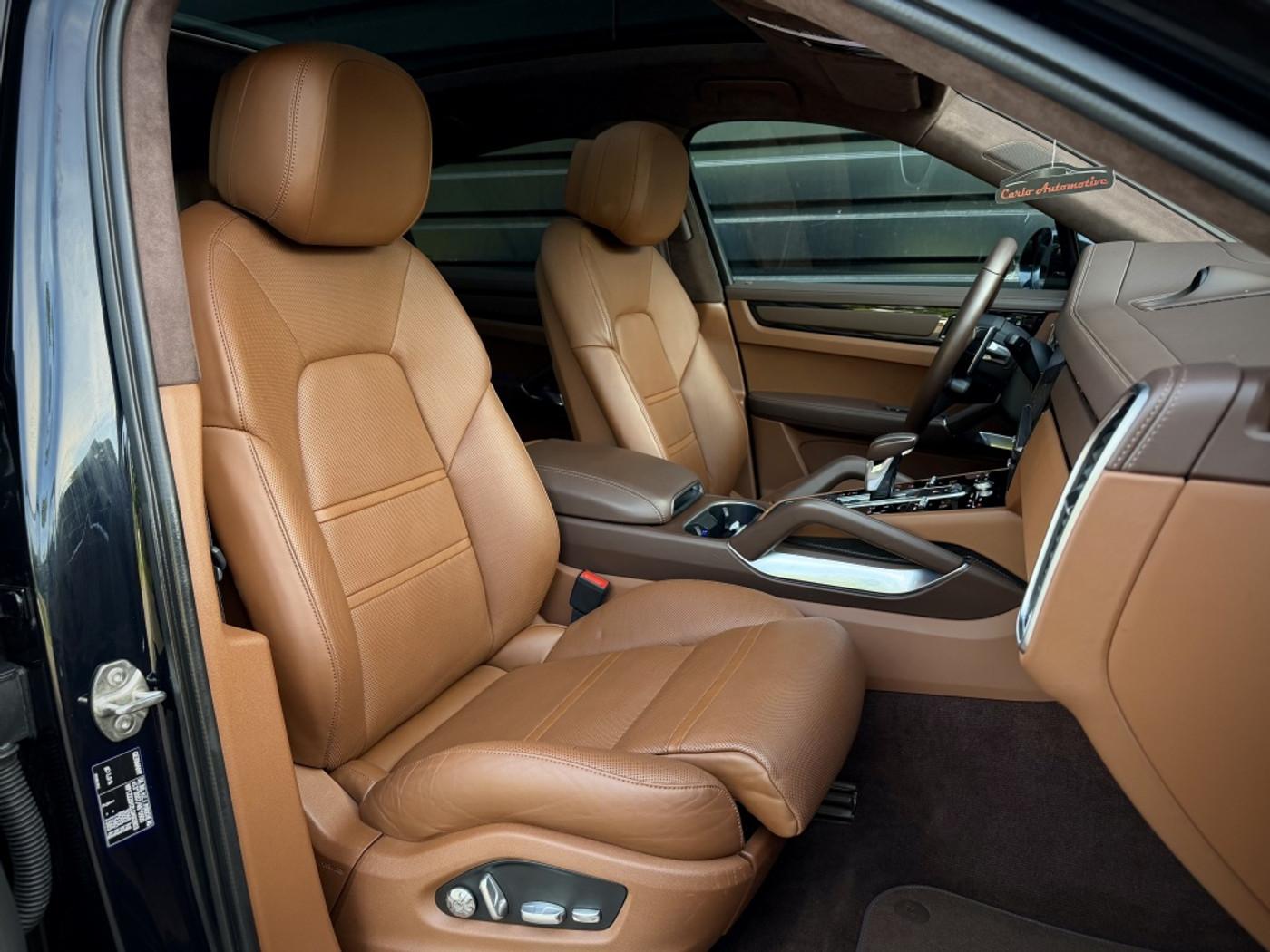 Foto van Porsche Cayenne Turbo S E-hybrid