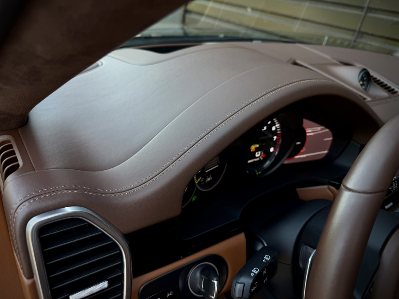 Foto van Porsche Cayenne Turbo S E-hybrid