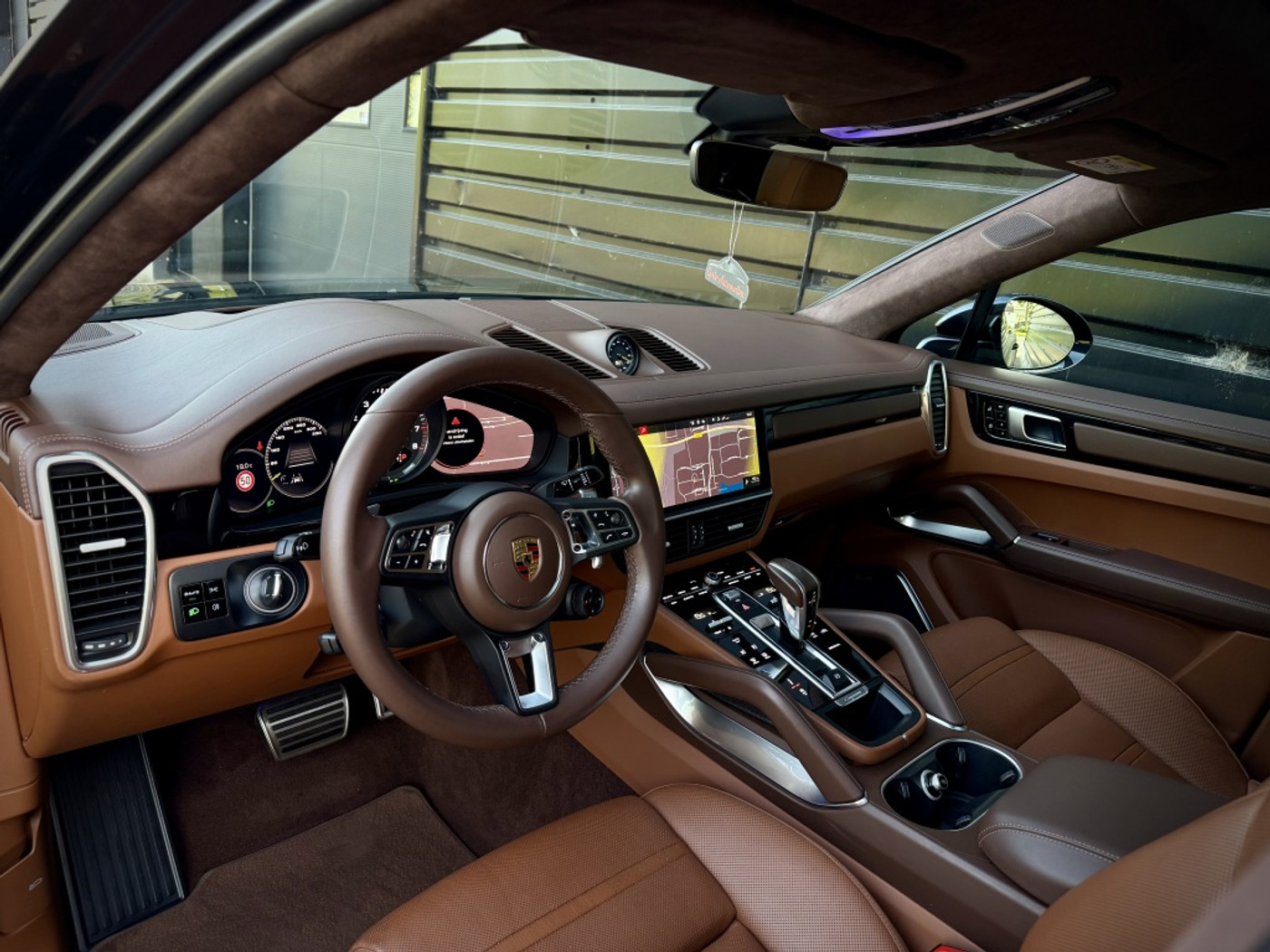 Foto van Porsche Cayenne Turbo S E-hybrid