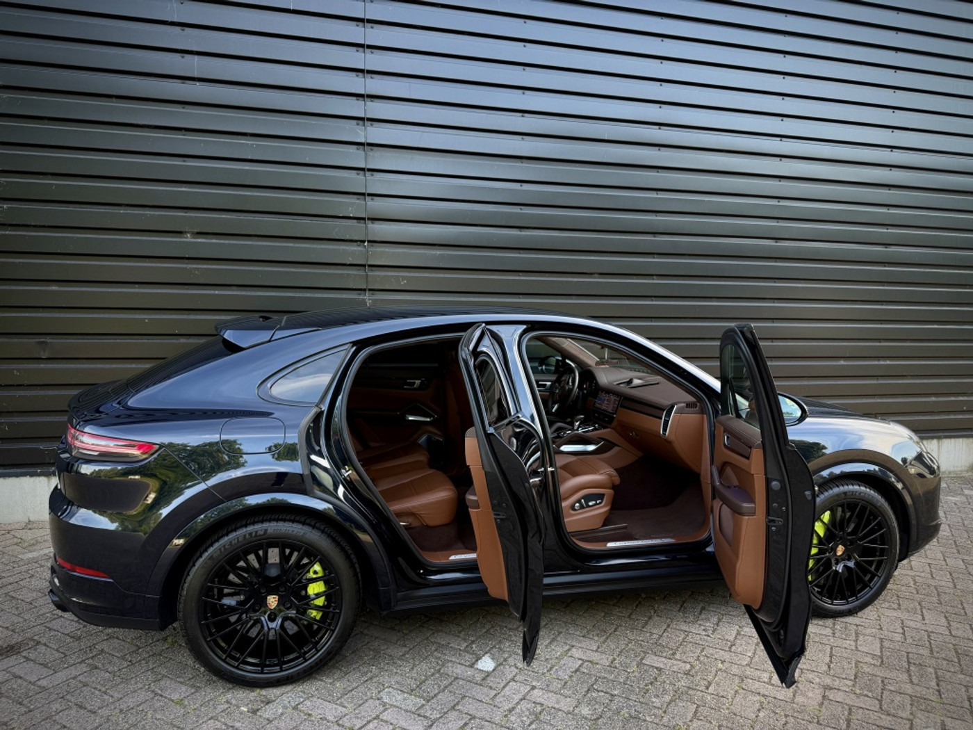 Foto van Porsche Cayenne Turbo S E-hybrid