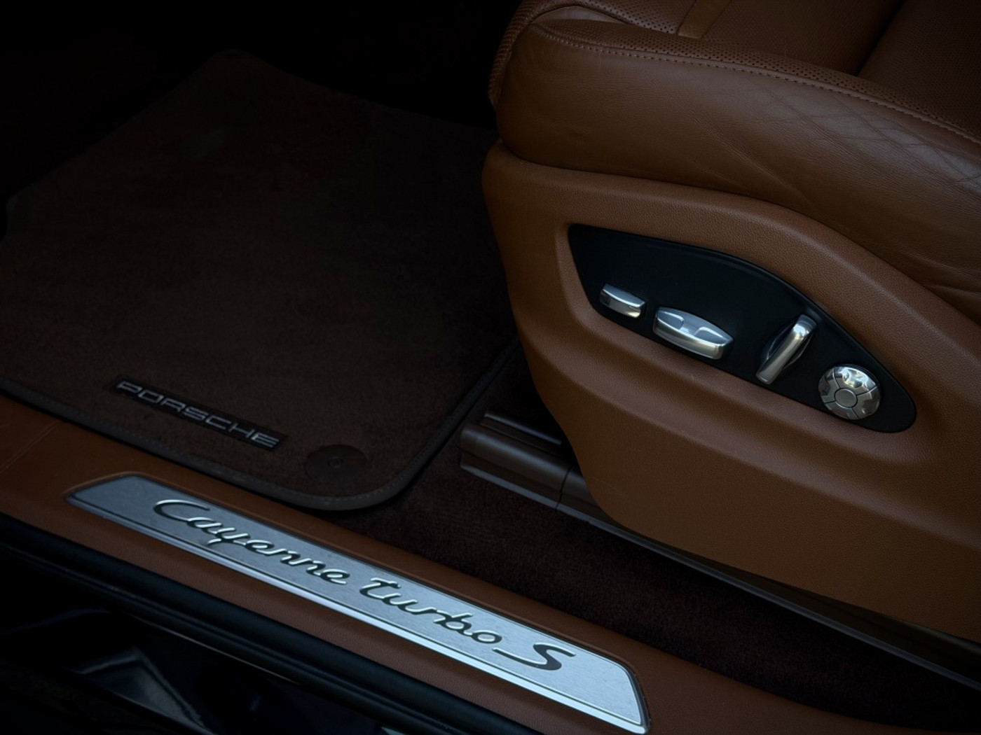 Foto van Porsche Cayenne Turbo S E-hybrid