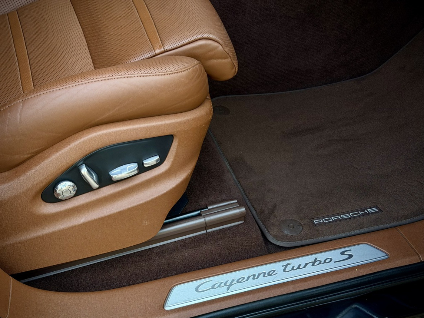 Foto van Porsche Cayenne Turbo S E-hybrid