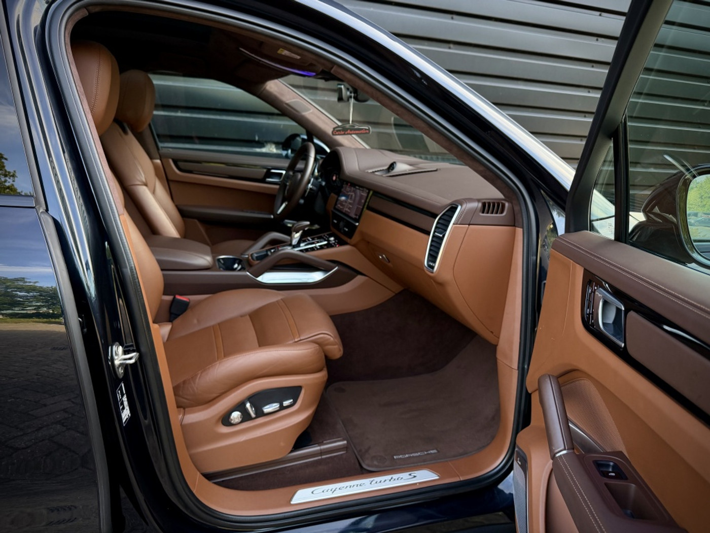 Foto van Porsche Cayenne Turbo S E-hybrid