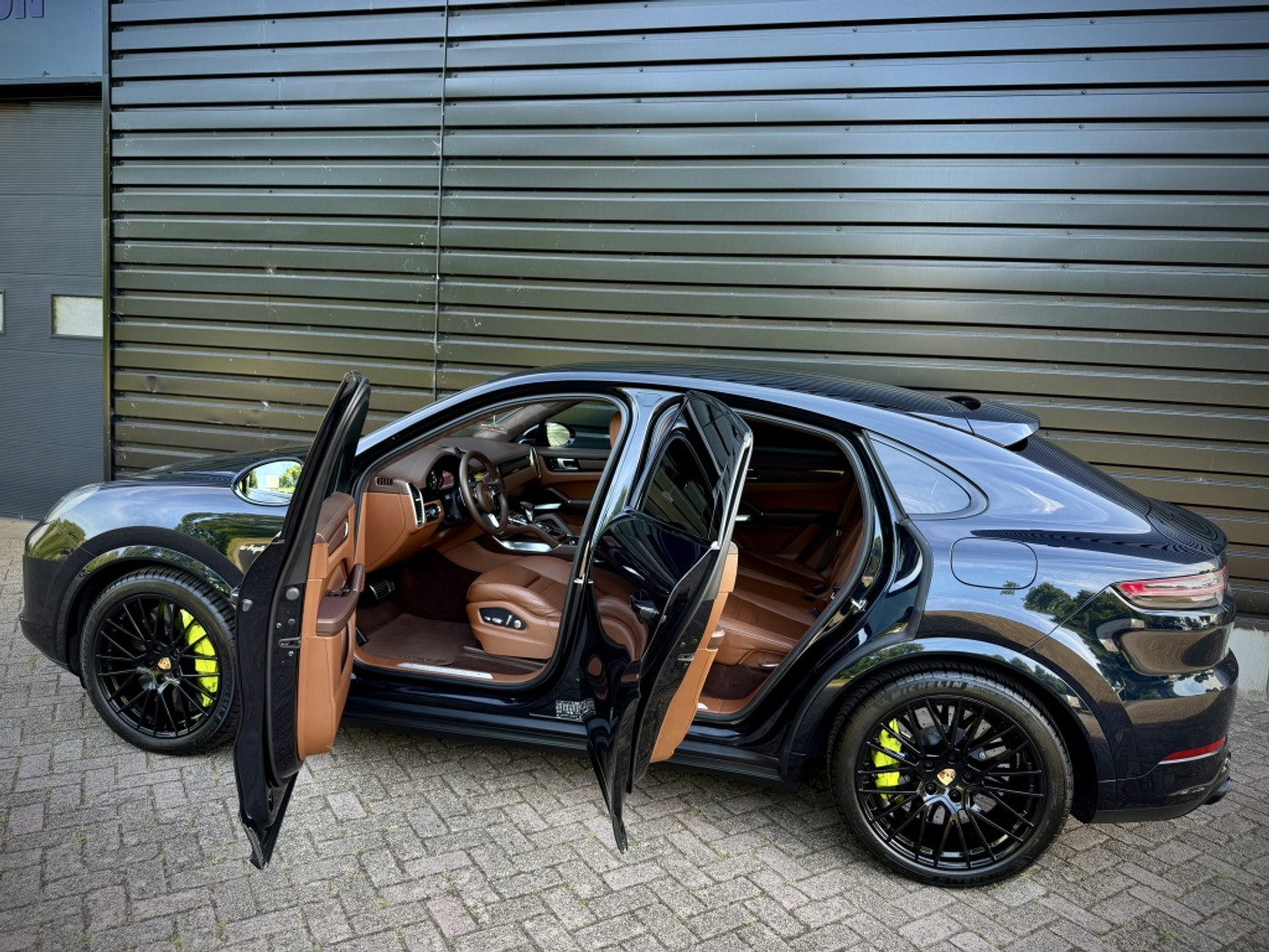 Foto van Porsche Cayenne Turbo S E-hybrid
