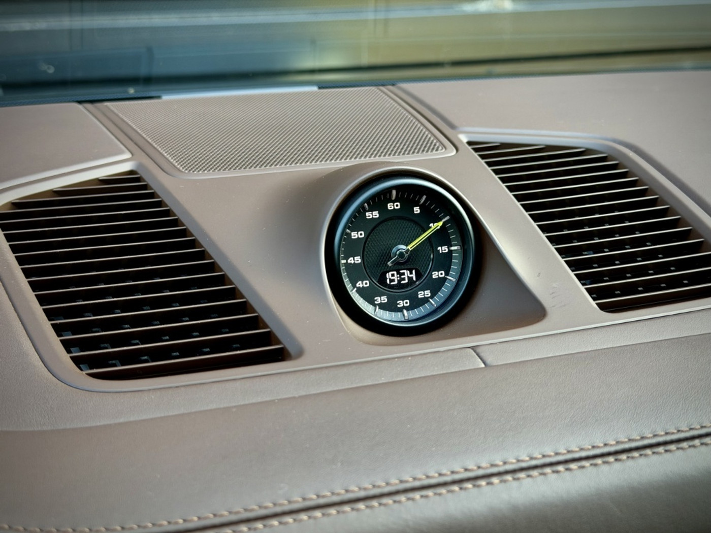 Foto van Porsche Cayenne Turbo S E-hybrid