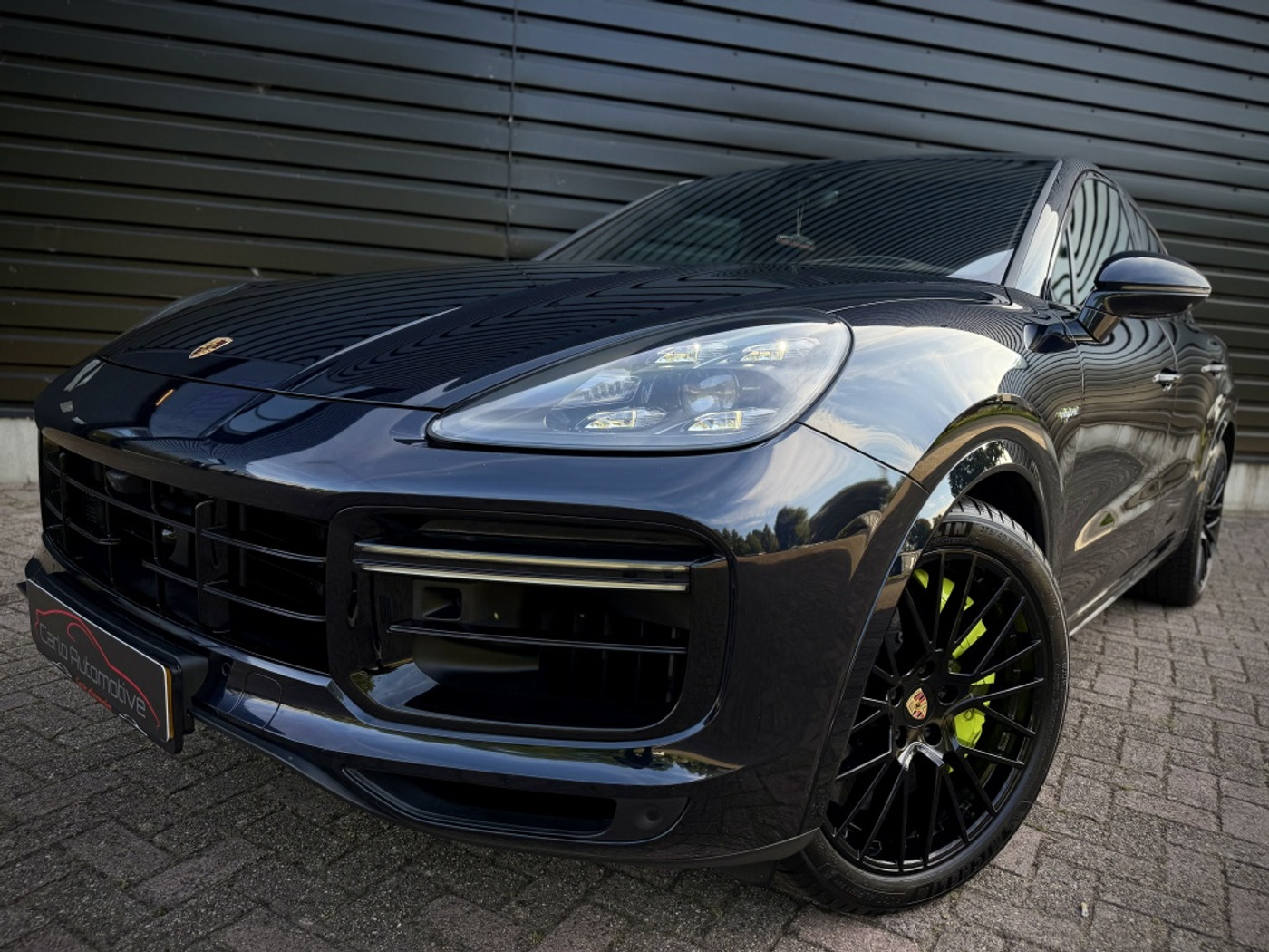 Foto van Porsche Cayenne Turbo S E-hybrid