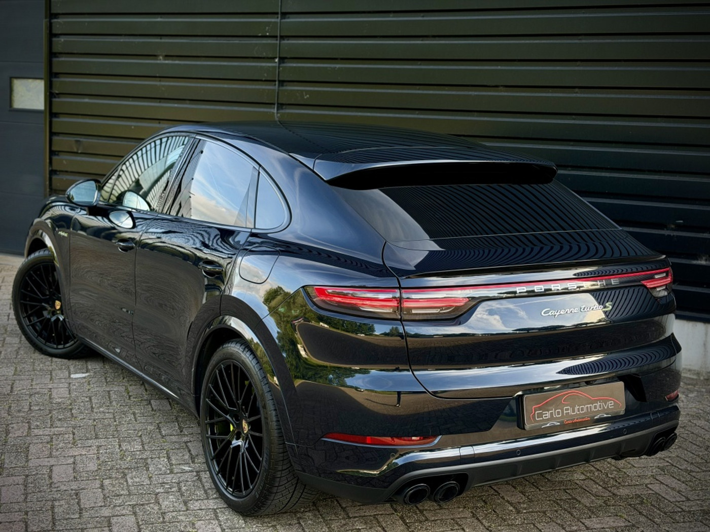 Foto van Porsche Cayenne Turbo S E-hybrid