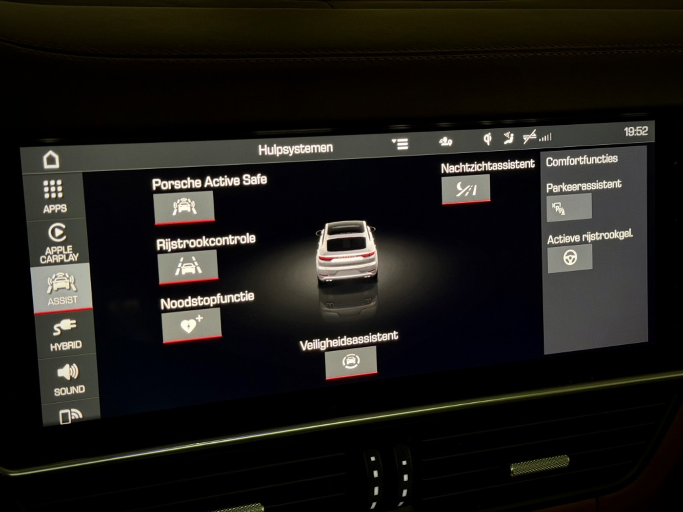 Foto van Porsche Cayenne Turbo S E-hybrid