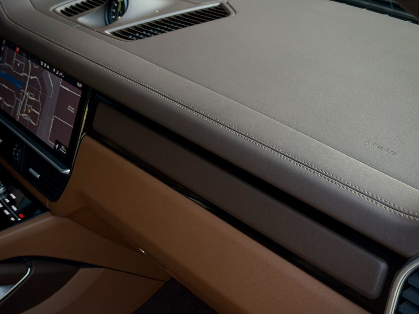 Foto van Porsche Cayenne Turbo S E-hybrid