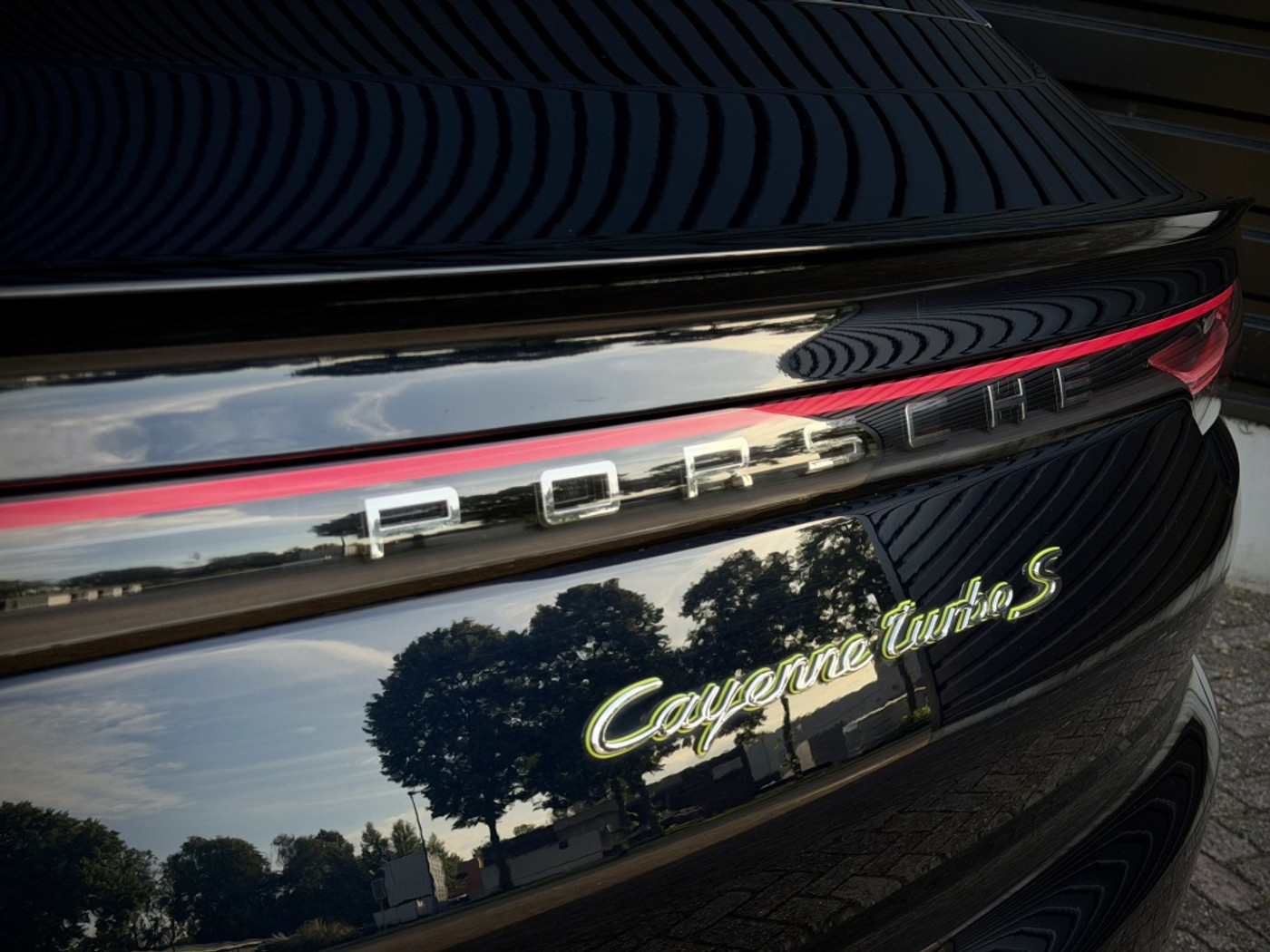Foto van Porsche Cayenne Turbo S E-hybrid