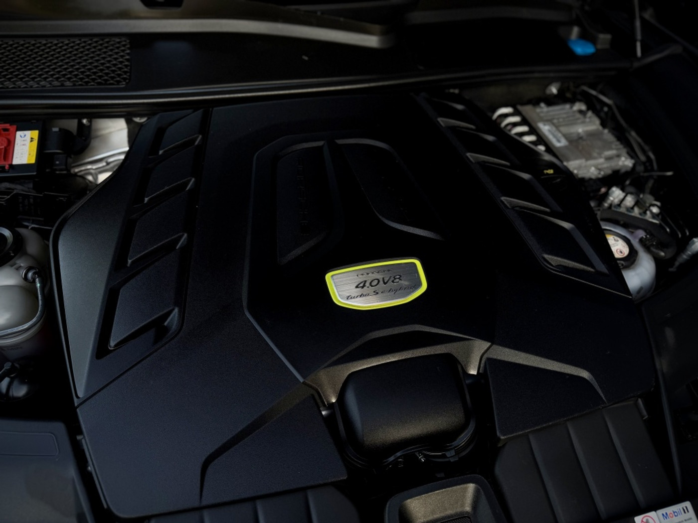 Foto van Porsche Cayenne Turbo S E-hybrid