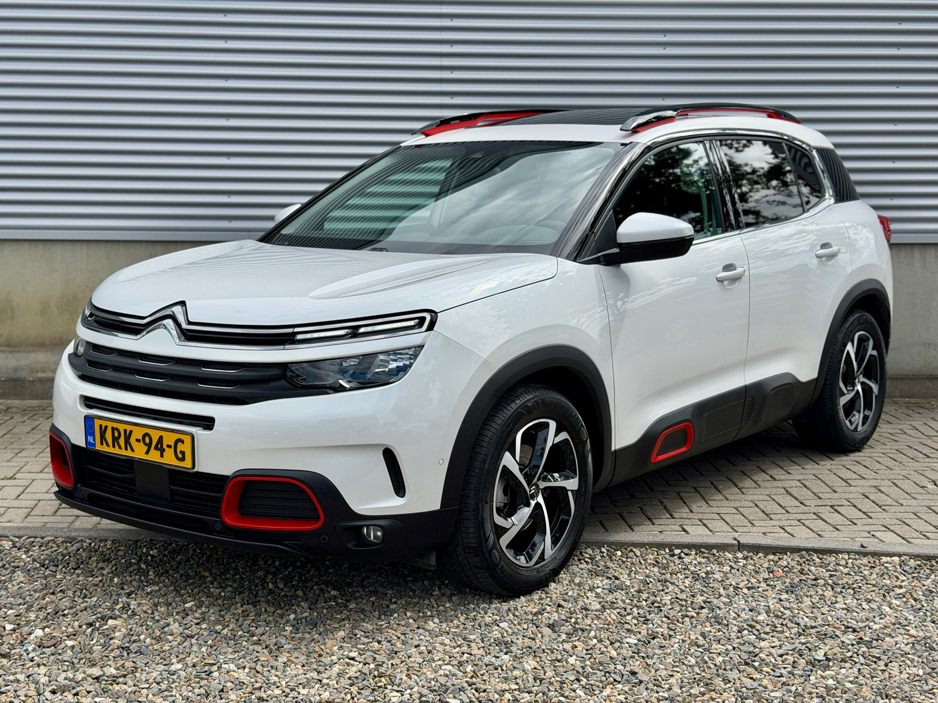 Citroen C5 Aircross 1.2 131pk Feel [ Pano schuifdak,navi,Camera,apple car,18``lmv ] 2019 - voorkant