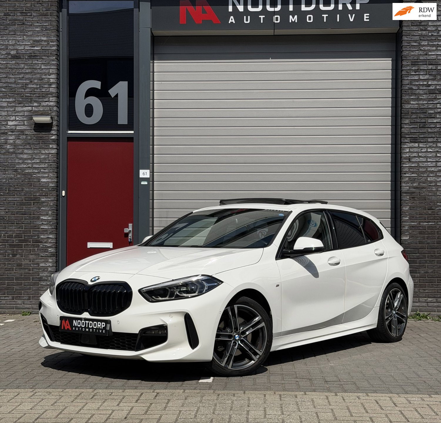 BMW 1-serie 118i Business Edition Plus/M/PANO/KUIP/HuD/CAMERA /VOL 2021 - voorkant