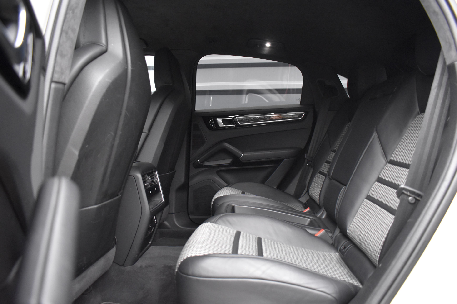 Foto van Porsche Cayenne E-hybrid