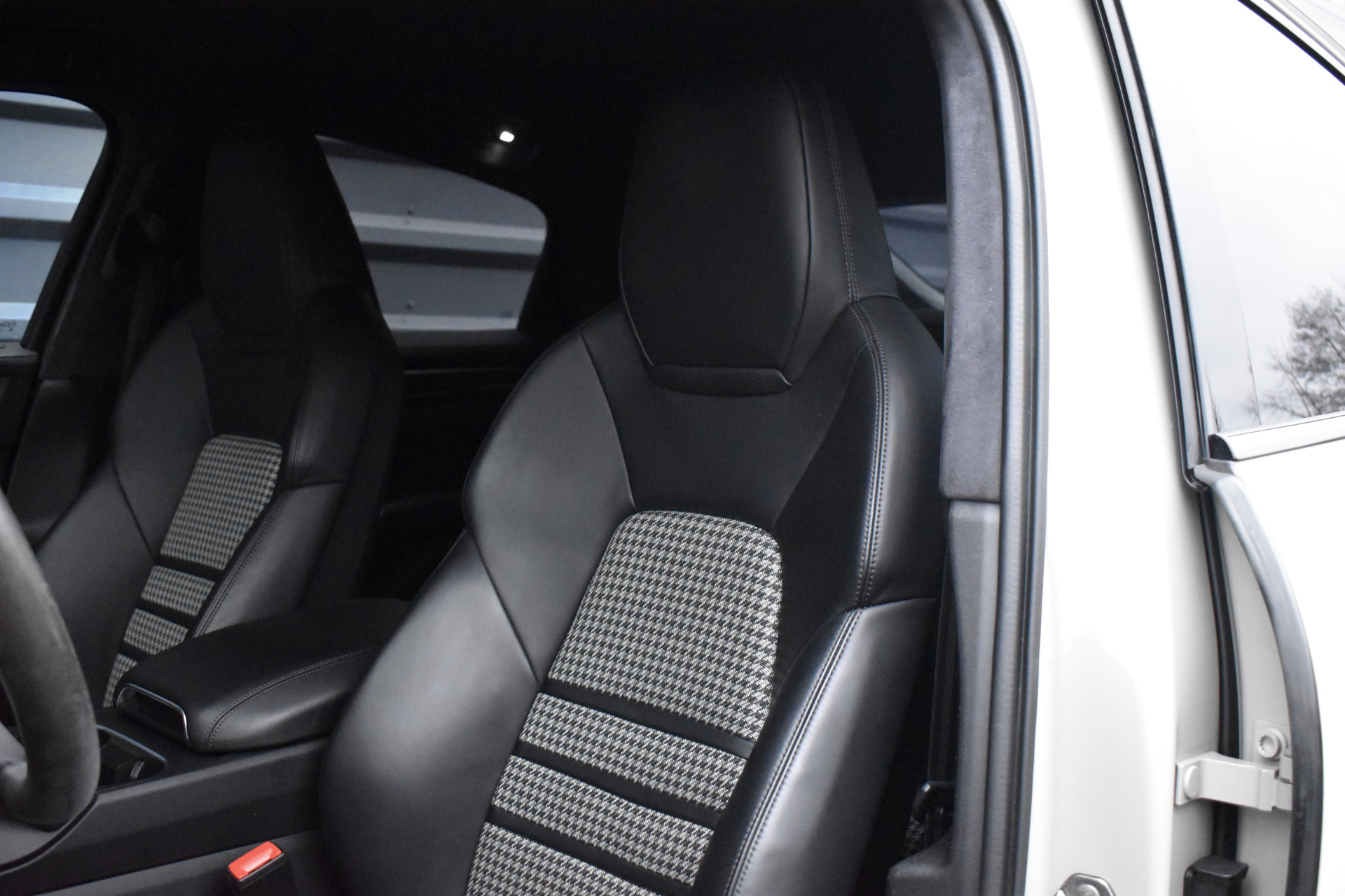 Foto van Porsche Cayenne E-hybrid