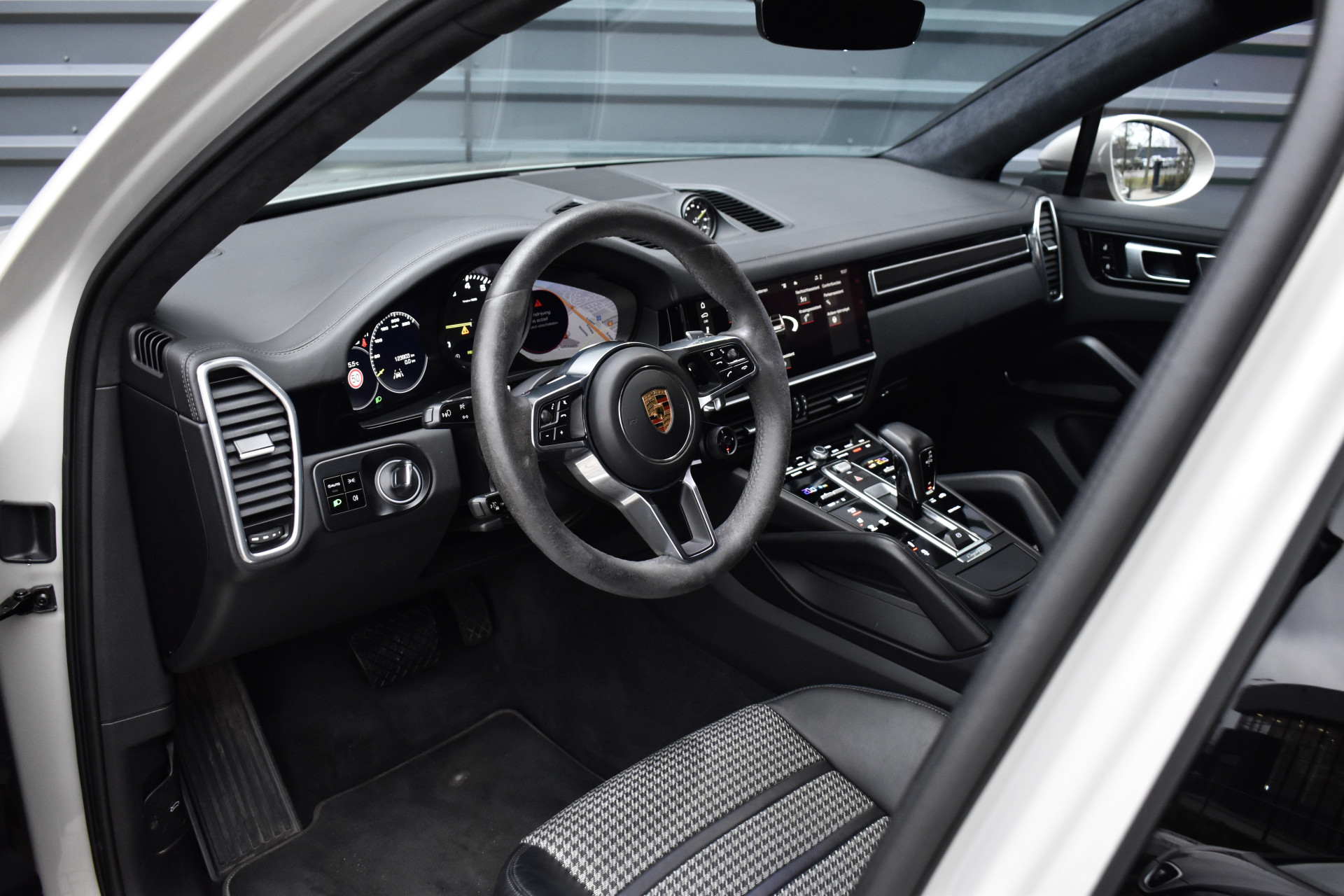 Foto van Porsche Cayenne E-hybrid