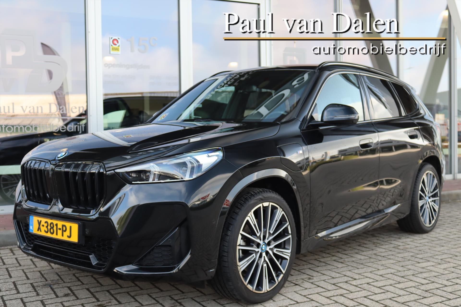 BMW X1 Xdrive30e XDRIVE30e 326PK M-SPORT SHADOW LINE Head-Up | Memory | 360 Camera | Stoelverw. | Driving Assistant Plus | 20 inch Lm | Sfeerverl.| Live Cockpit | 2024 - voorkant
