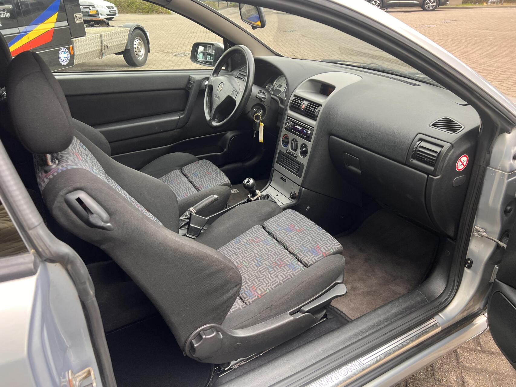 Foto van Opel Astra-g-coupe