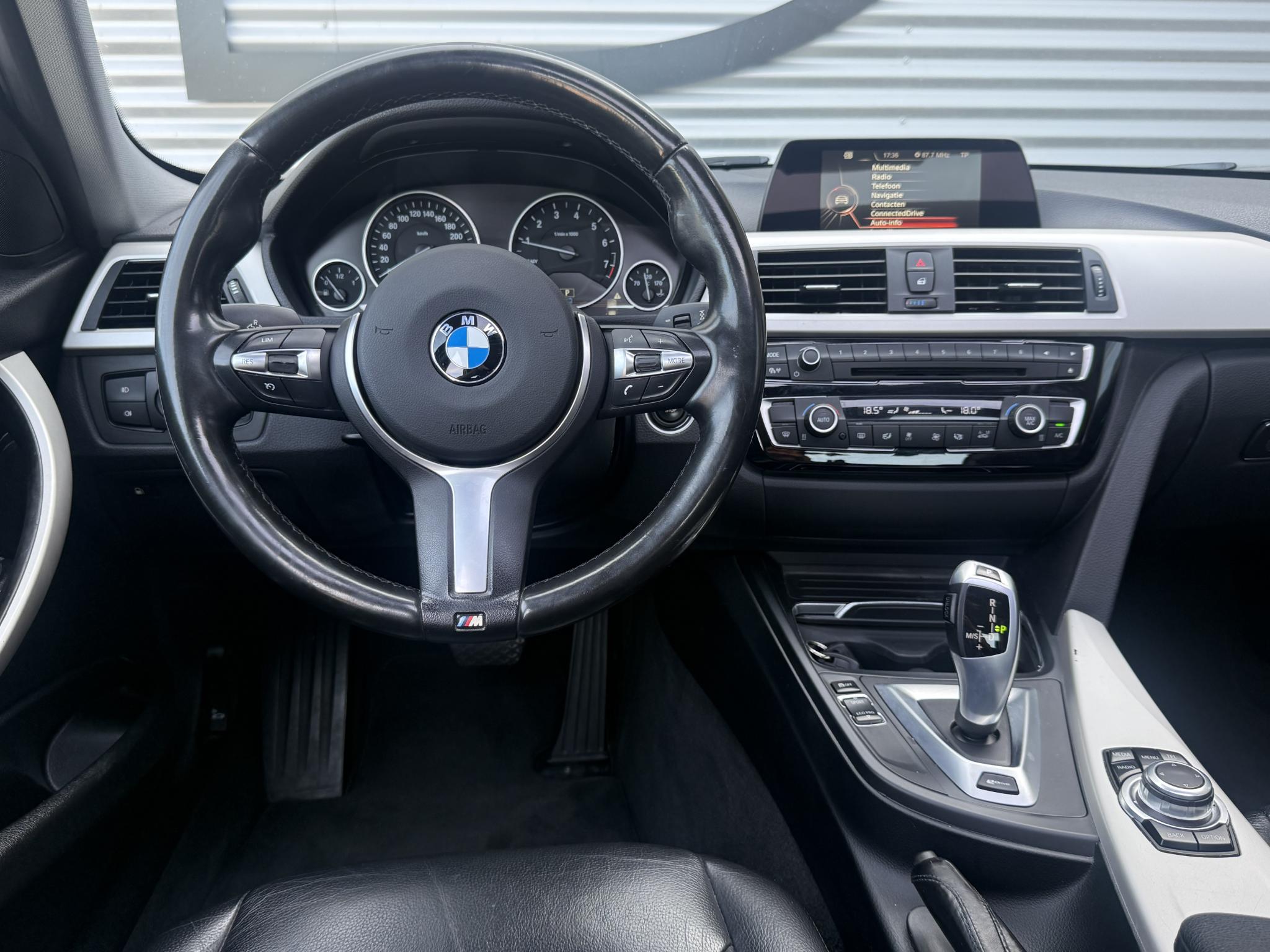Foto van BMW 330e Iperformance