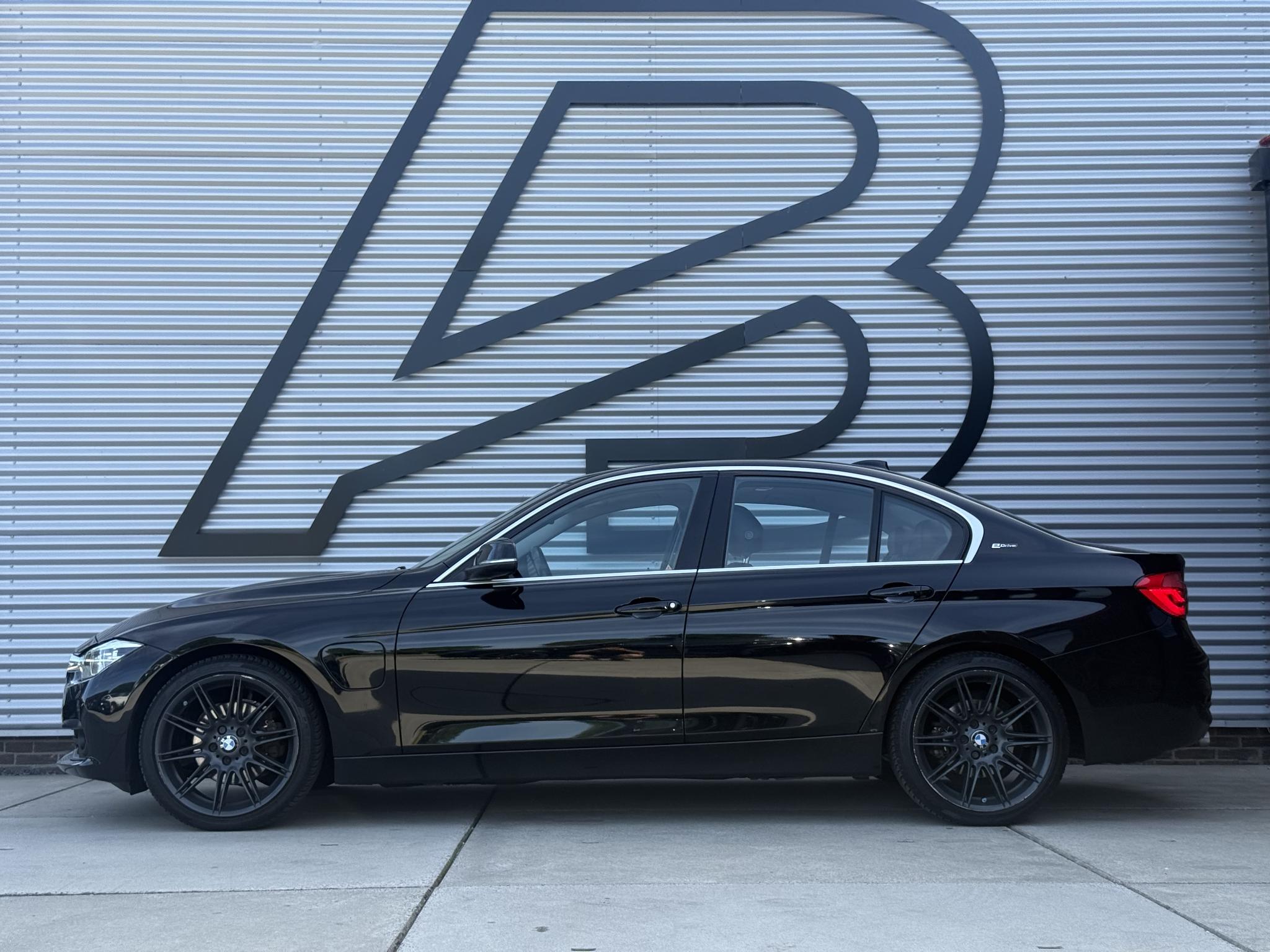Foto van BMW 330e Iperformance