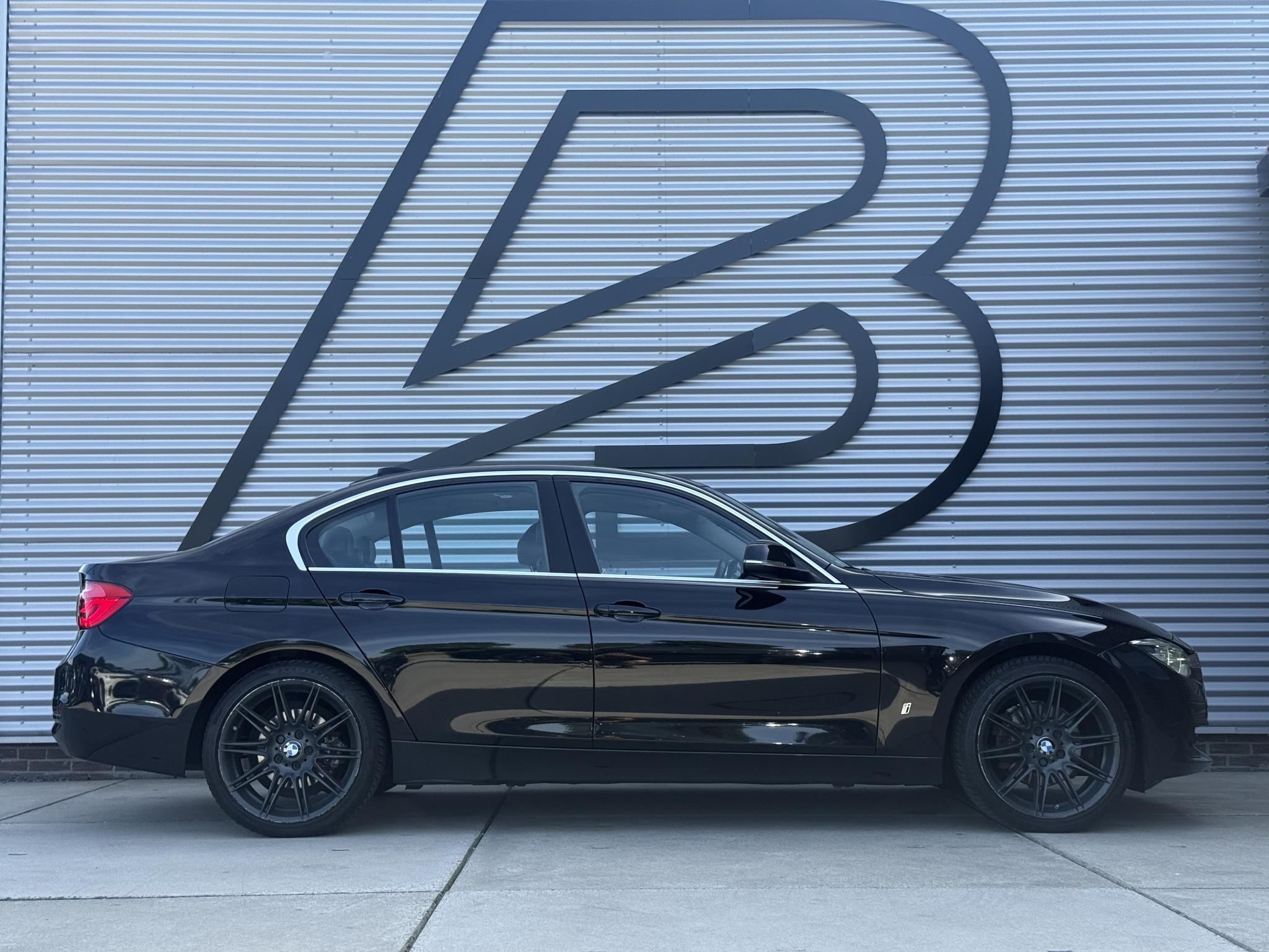 Foto van BMW 330e Iperformance