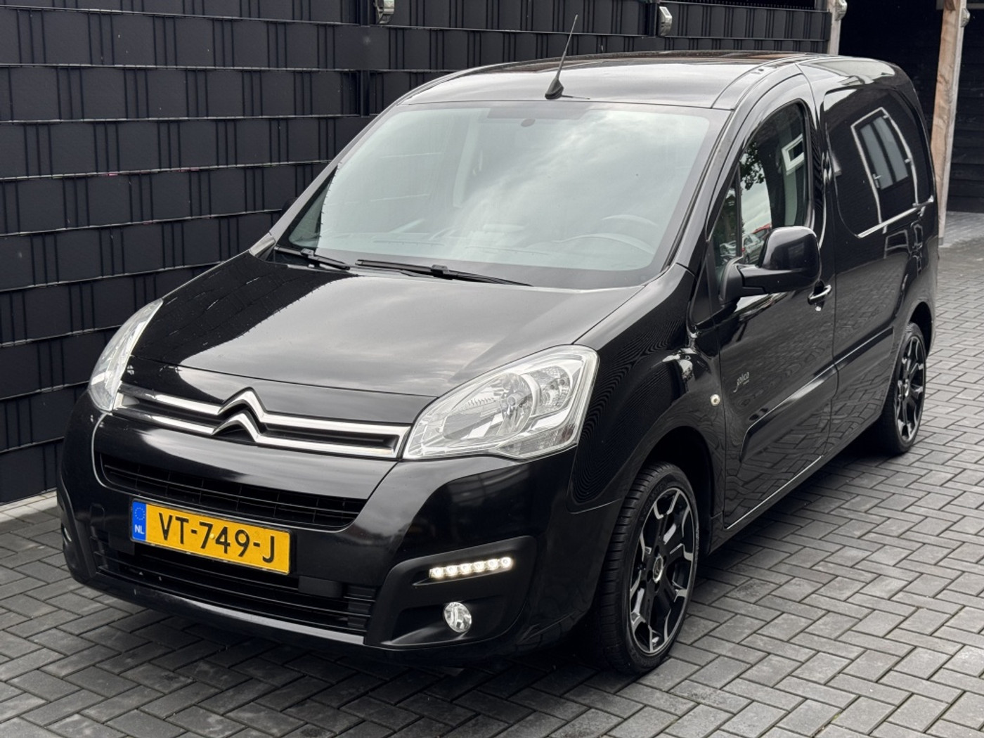 Citroen Berlingo 1.6 BlueHDI 100 BUS S&S| NAVI| 17”| CRUISE| AIRCO 2016 - voorkant