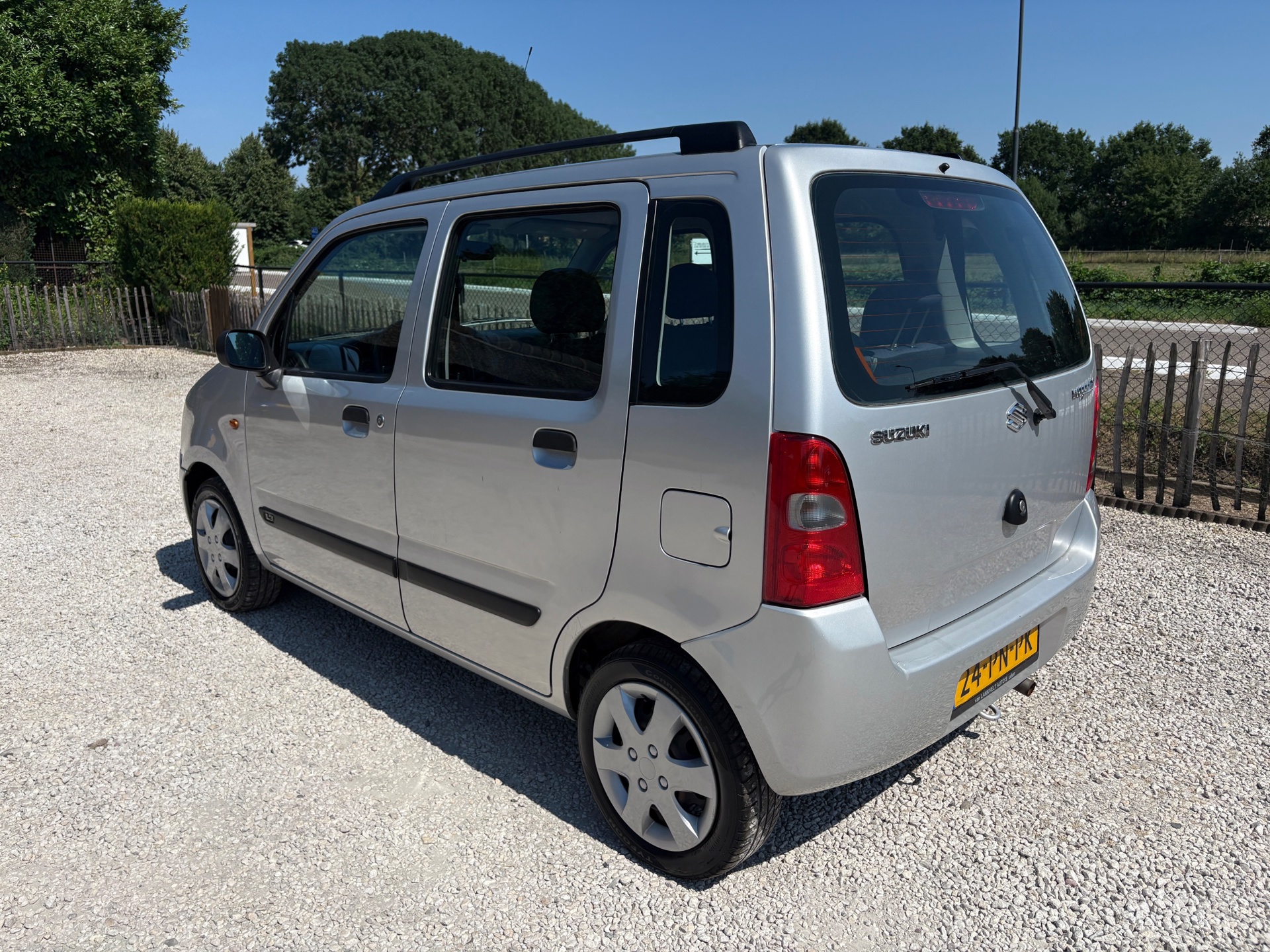 Foto van Suzuki Wagon R