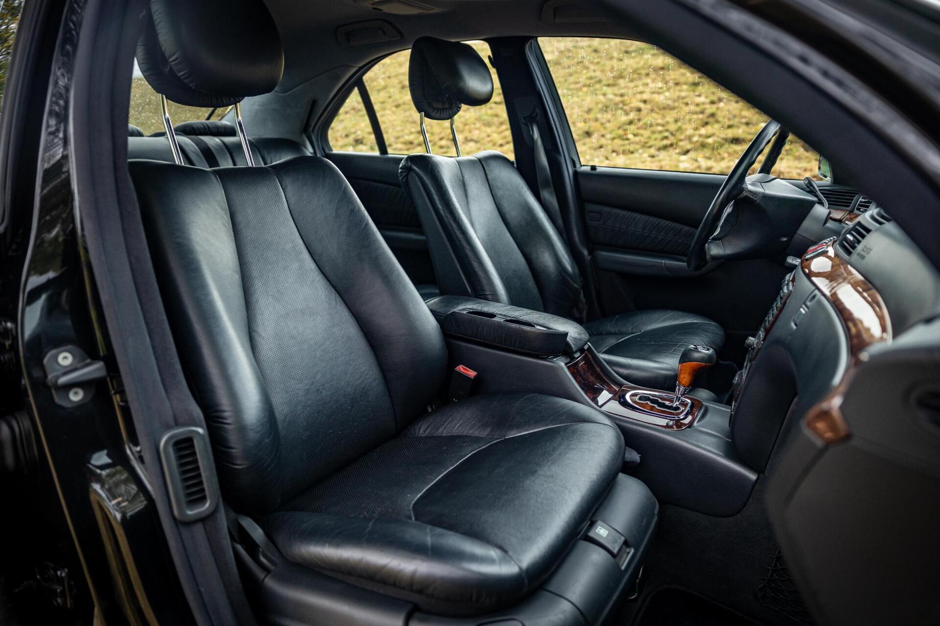 Foto van Mercedes-Benz S 320