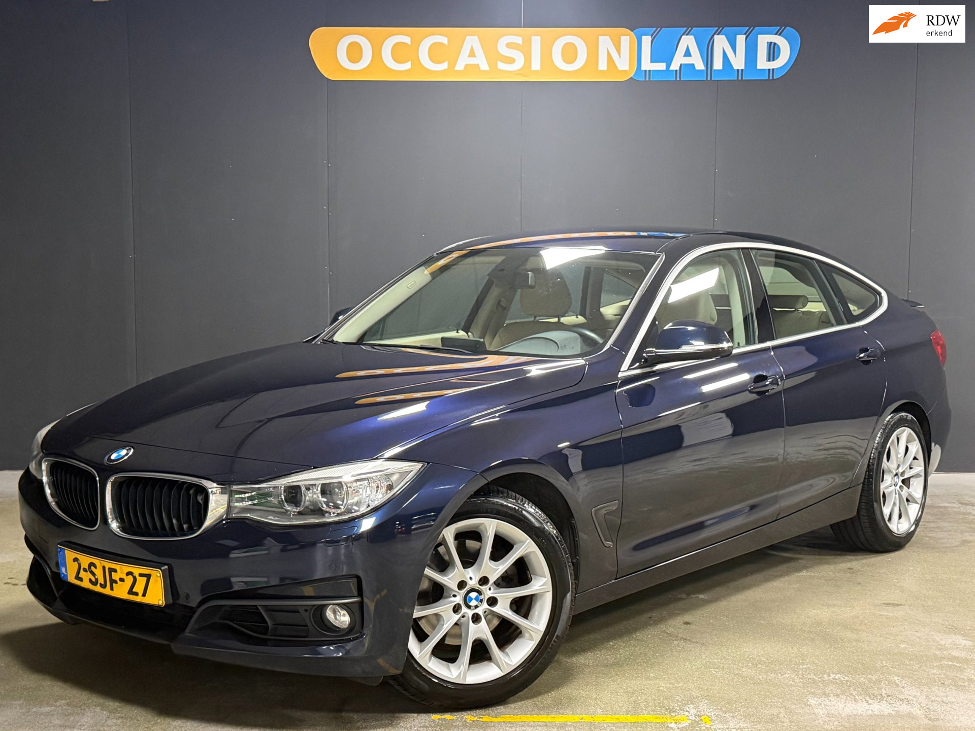 BMW 328i 328i High Executive|PDC|LED|TREKHAAK|LEDER|CRUISE|STOELV|BLUETOOTH|18INCH| 2013 - voorkant