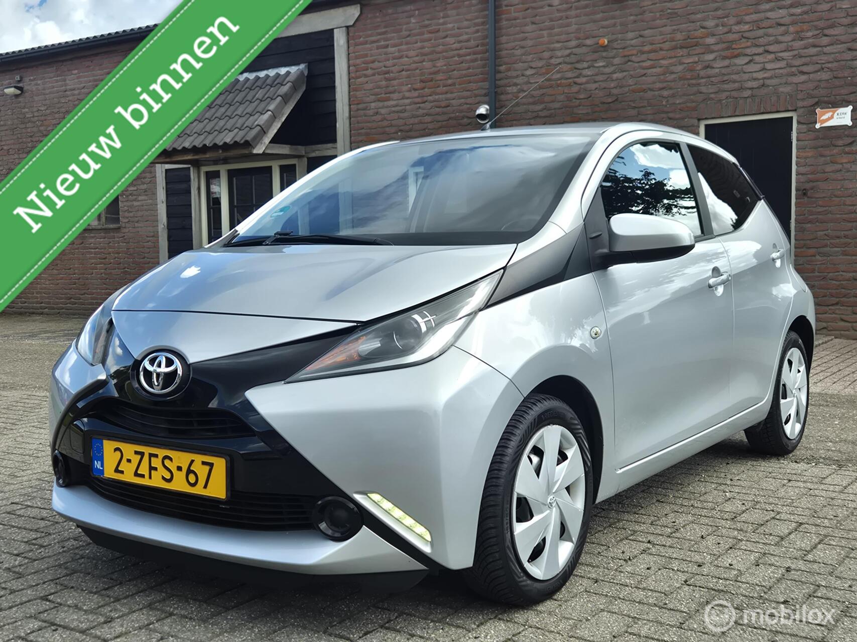 Toyota Aygo 1.0 VVT-i x-play 2015 - voorkant
